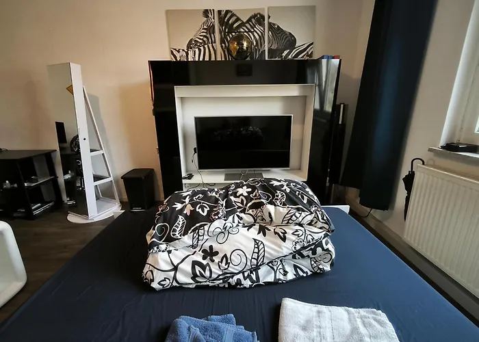 Konukevi Near Woehrder Sea, University, Duerrenhof Station And 15Min To Main Station *