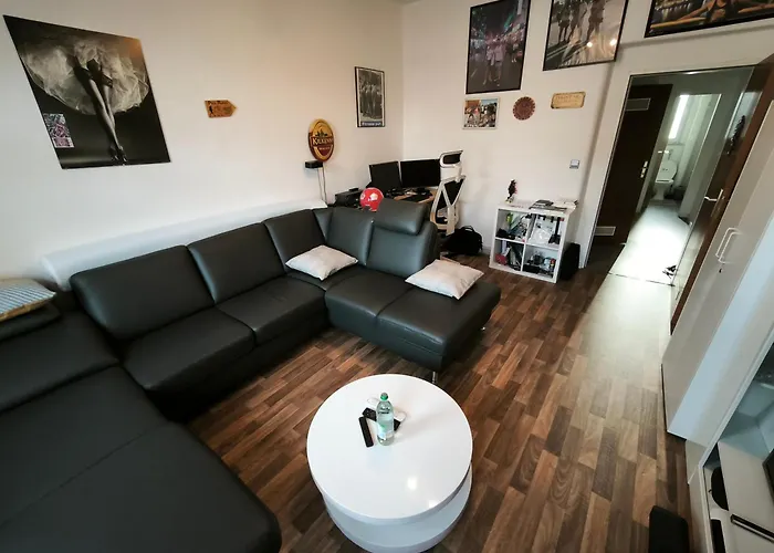 Near Woehrder Sea, University, Duerrenhof Station And 15Min To Main Station Konukevi *